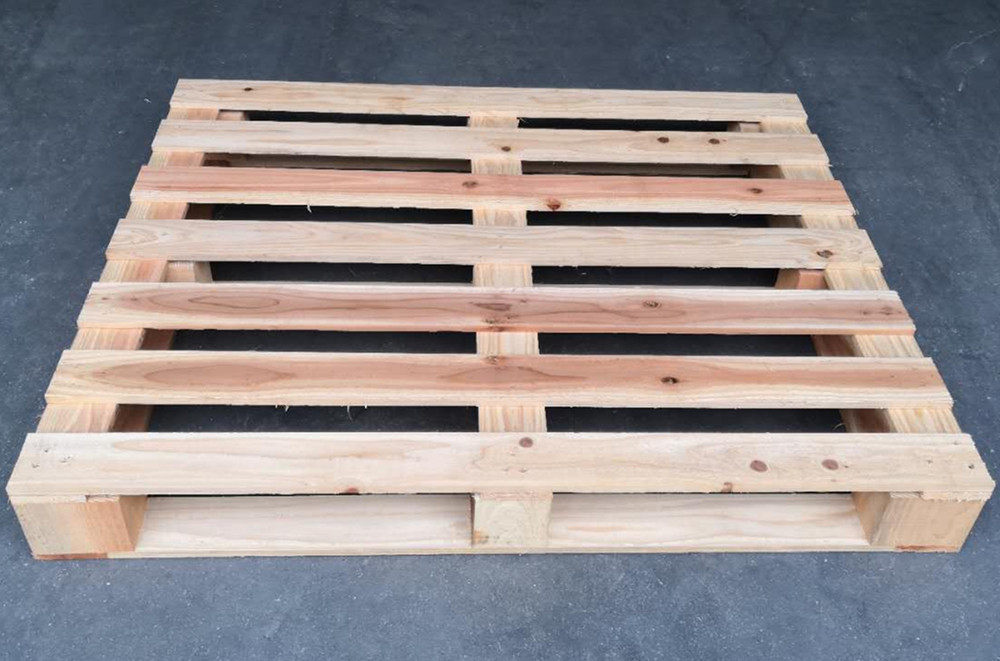 實木托盤和膠合板托盤哪個價格貴?